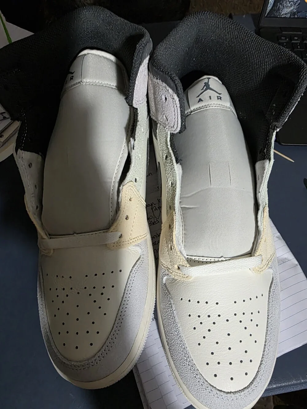 Jordan 1 Mid SE Mid-Top Sneakers in Black, White, Pink, Cream SIZE 10.5M.